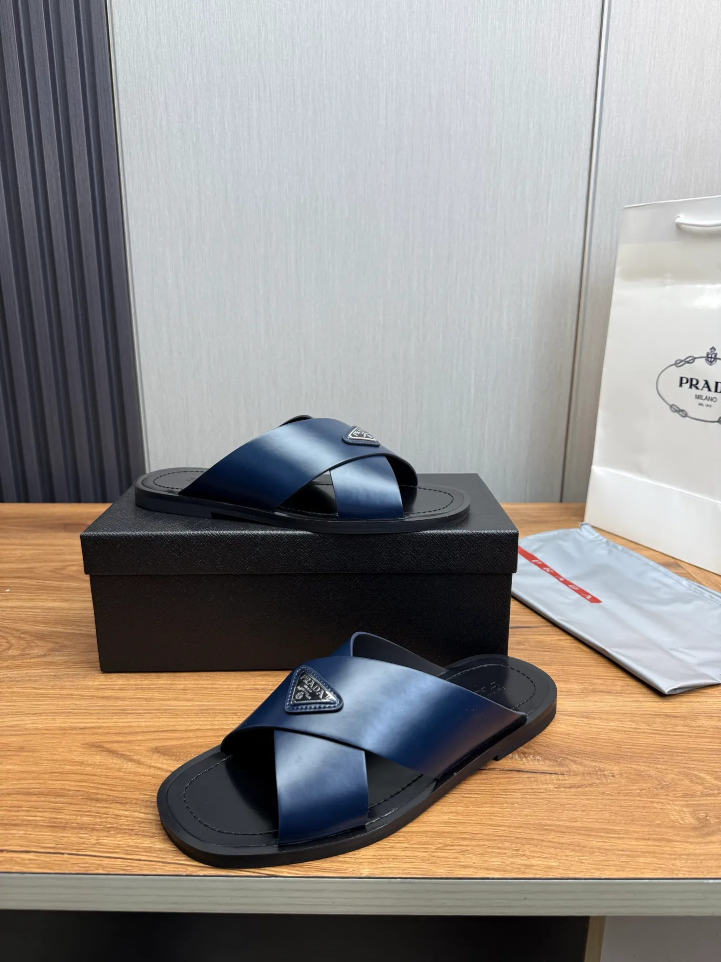 Factory price 340💰 ＰＲＡＤＡPrada - popular men's slippers hot sale 🔥 🩴Official website one to one production 38-45 sizes 45 46 🉑️Customized!